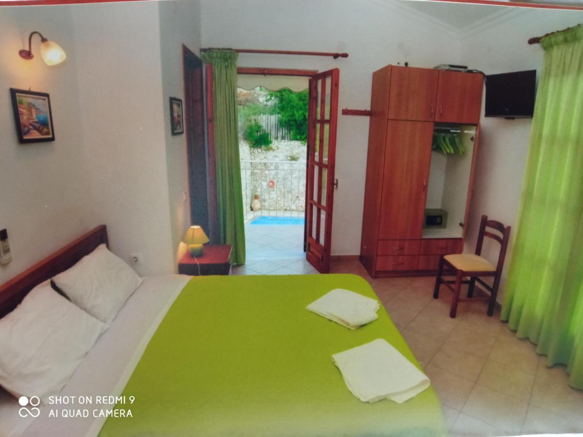 Soustas Apartments Longós Eksteriør bilde
